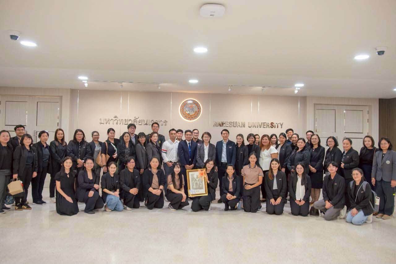 คณะผู้บริหาร คณาจารย์ และบุคลากรจากบัณฑิตวิทยาลัย มหาวิทยาลัยศรีนครินทรวิโรฒฯ
